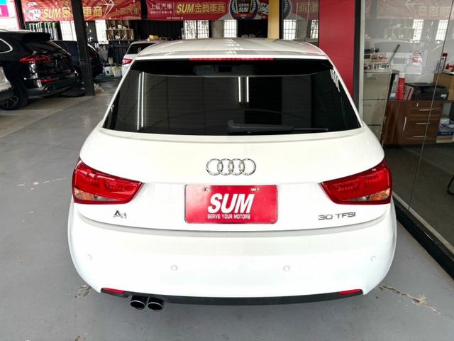 2015 Audi A1(NEW) 30 TFSI 一手女用 行車紀錄器 ISOFIX 織布座椅 電動窗防夾功能  第4張相片