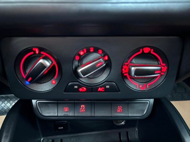 2015 Audi A1(NEW) 30 TFSI 一手女用 行車紀錄器 ISOFIX 織布座椅 電動窗防夾功能  第12張相片