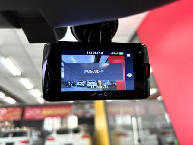 2015 Audi A1(NEW) 30 TFSI 一手女用 行車紀錄器 ISOFIX 織布座椅 電動窗防夾功能  第15張相片