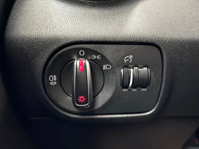 2015 Audi A1(NEW) 30 TFSI 一手女用 行車紀錄器 ISOFIX 織布座椅 電動窗防夾功能  第16張相片
