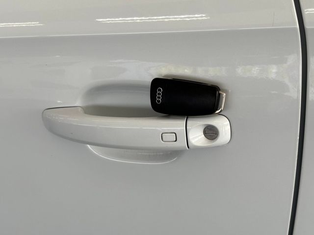 2015 Audi A1(NEW) 30 TFSI 一手女用 行車紀錄器 ISOFIX 織布座椅 電動窗防夾功能  第19張相片