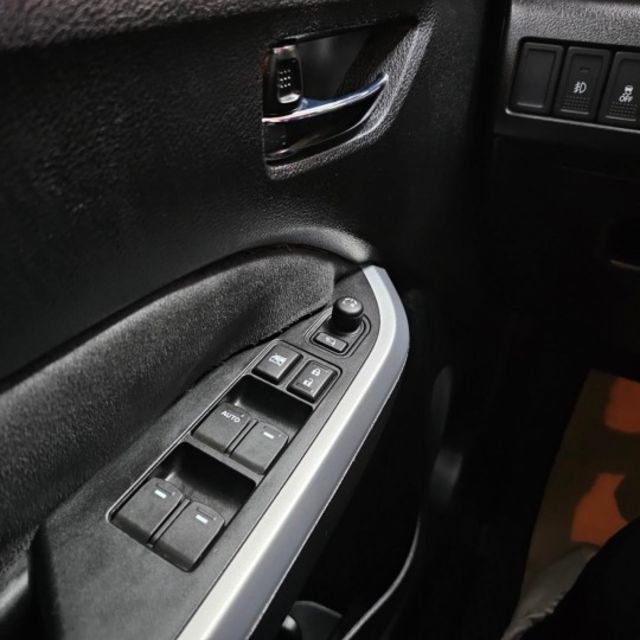 2017 SUZUKI VITARA 1.4日本原裝進口 IKEY 摸門 定速 恆溫 ISOFIX 方向盤快控  第17張相片