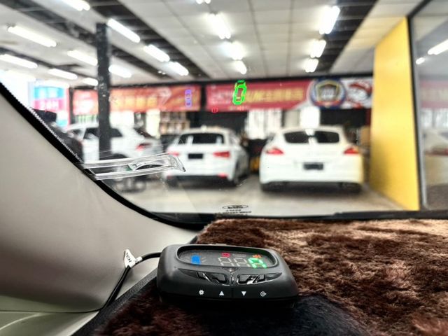 2018 FIESTA 運動型 1.0 省稅金 摸門 IKEY 導航 倒車顯影 抬頭顯示器 恆溫 行車紀錄器  第18張相片