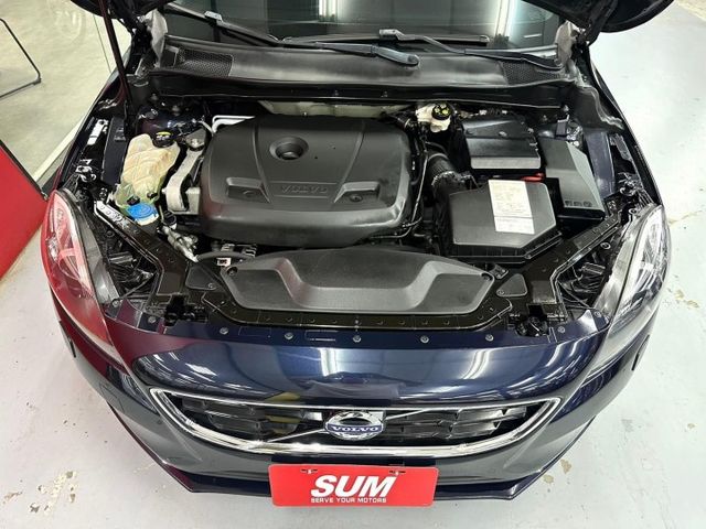 2016 VOLVO V40豪華版 摸門 IKEY 盲點 恆溫 導航 倒車影像 電動座椅含記憶  定速  第5張相片