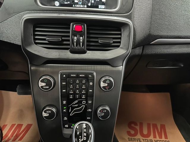 2016 VOLVO V40豪華版 摸門 IKEY 盲點 恆溫 導航 倒車影像 電動座椅含記憶  定速  第18張相片