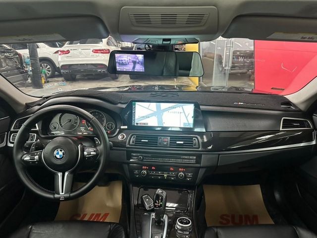 2011 BMW 528 僅跑17萬 天窗 恆溫 IKEY 定速 安卓機 丁字褲方向盤 全車黑化 雙閘水箱罩 M鋁圈  第6張相片