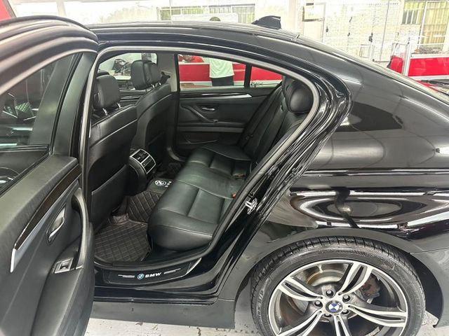 2011 BMW 528 僅跑17萬 天窗 恆溫 IKEY 定速 安卓機 丁字褲方向盤 全車黑化 雙閘水箱罩 M鋁圈  第8張相片