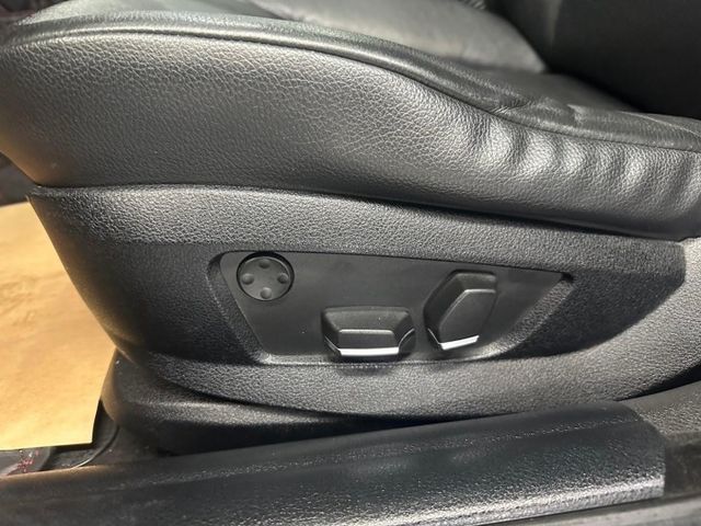 2011 BMW 528 僅跑17萬 天窗 恆溫 IKEY 定速 安卓機 丁字褲方向盤 全車黑化 雙閘水箱罩 M鋁圈  第11張相片