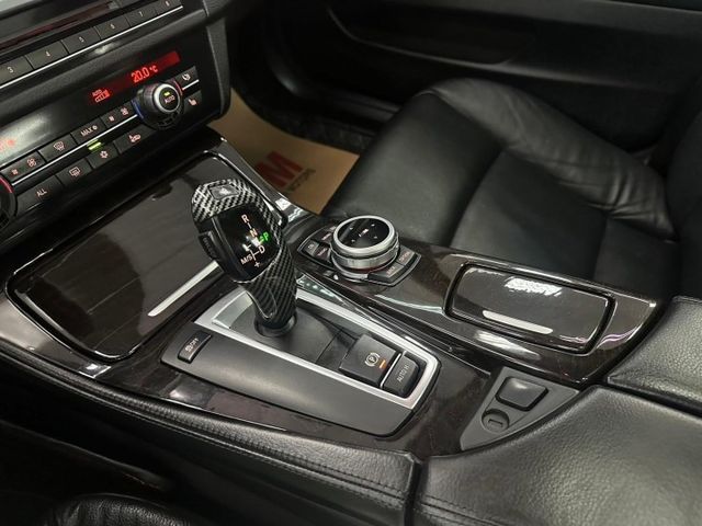 2011 BMW 528 僅跑17萬 天窗 恆溫 IKEY 定速 安卓機 丁字褲方向盤 全車黑化 雙閘水箱罩 M鋁圈  第16張相片