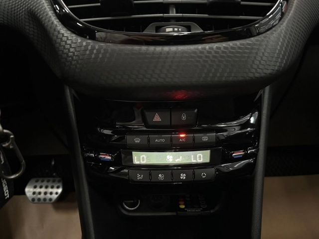 2016 Peugeot 208 1.2 VTi Active 一手僅跑11萬 全景 恆溫 電折後視鏡 循跡防滑  第16張相片