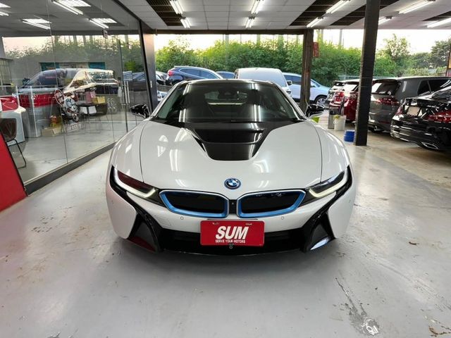 2016式 BMW I8僅跑7萬 H/K ACC 電熱椅 倒車顯影 360度環景 20吋圈 中文導航 抬顯 雷射頭燈  第3張相片