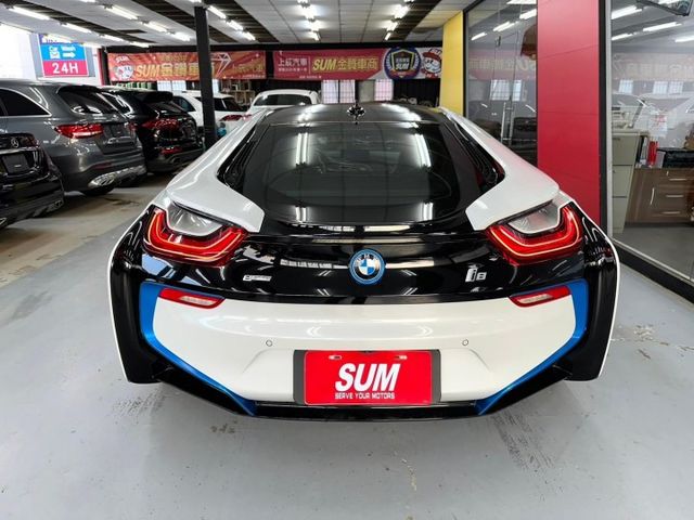 2016式 BMW I8僅跑7萬 H/K ACC 電熱椅 倒車顯影 360度環景 20吋圈 中文導航 抬顯 雷射頭燈  第4張相片