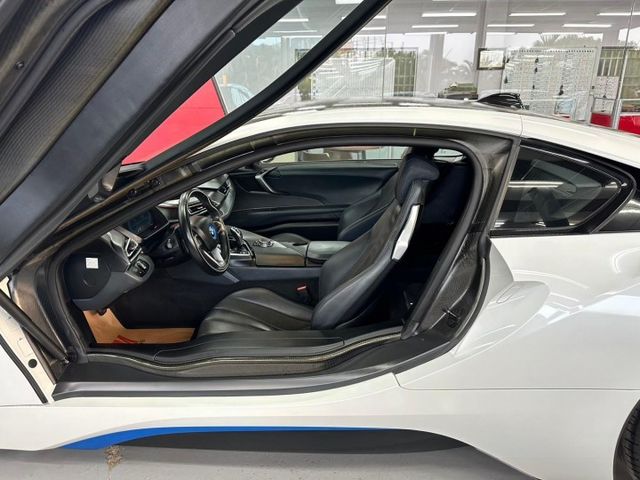 2016式 BMW I8僅跑7萬 H/K ACC 電熱椅 倒車顯影 360度環景 20吋圈 中文導航 抬顯 雷射頭燈  第7張相片