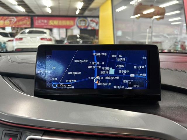 2016式 BMW I8僅跑7萬 H/K ACC 電熱椅 倒車顯影 360度環景 20吋圈 中文導航 抬顯 雷射頭燈  第14張相片