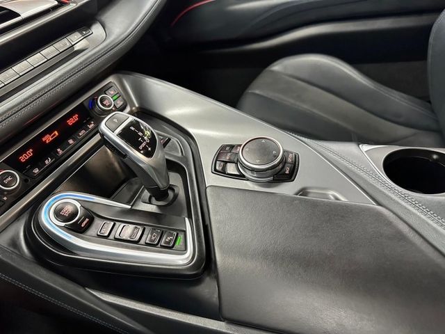 2016式 BMW I8僅跑7萬 H/K ACC 電熱椅 倒車顯影 360度環景 20吋圈 中文導航 抬顯 雷射頭燈  第18張相片