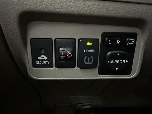 2011 TOYOTA ALTIS E 經典款 電折 定速 恆溫 抬顯 前後雷達 胎壓偵測  第14張相片