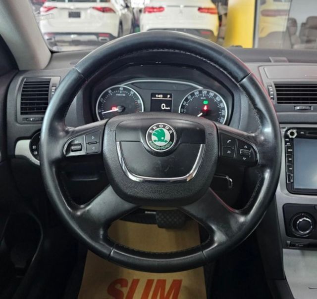 2012 Skoda Octavia Combi 1.8 TSI 安卓機 電折 循跡防滑 ISOFIX  第11張相片