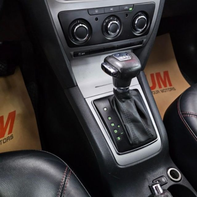 2012 Skoda Octavia Combi 1.8 TSI 安卓機 電折 循跡防滑 ISOFIX  第12張相片