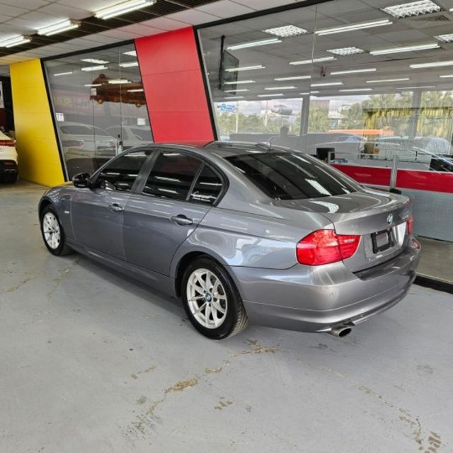 2010 BMW 320I 僅跑15萬 一年平均一萬 恆溫 SRS 電折 ISOFIX 後座出風口  第2張相片