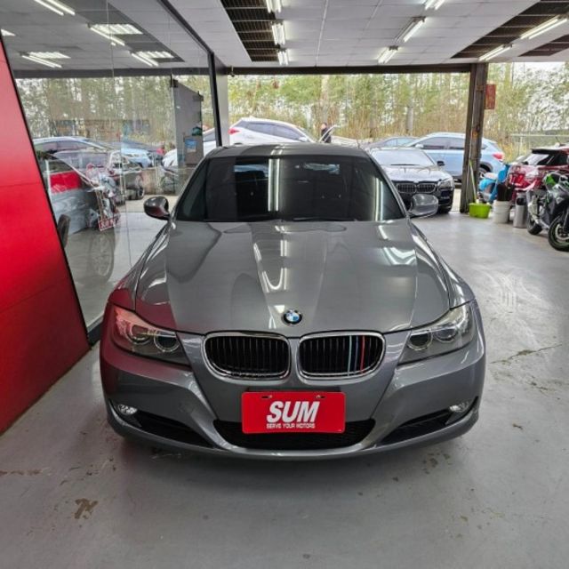 2010 BMW 320I 僅跑15萬 一年平均一萬 恆溫 SRS 電折 ISOFIX 後座出風口  第3張相片