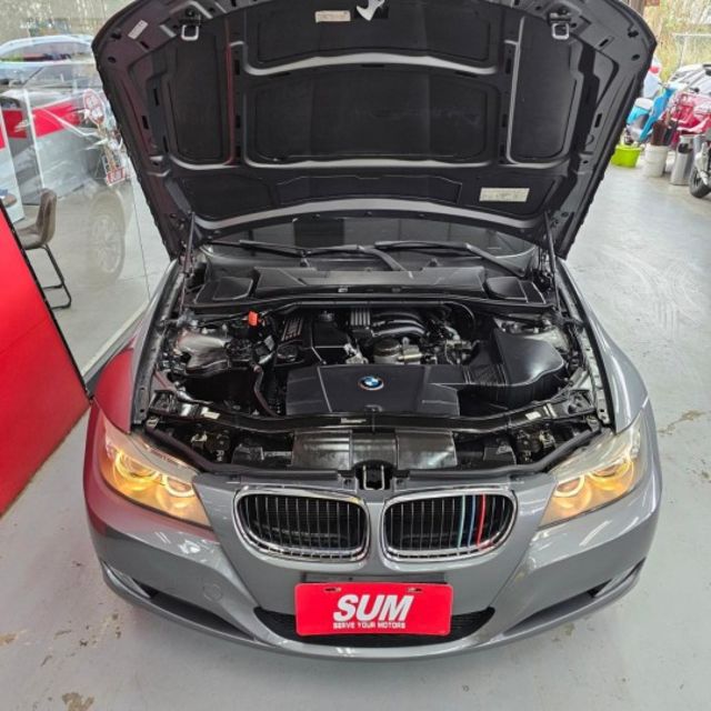 2010 BMW 320I 僅跑15萬 一年平均一萬 恆溫 SRS 電折 ISOFIX 後座出風口  第5張相片