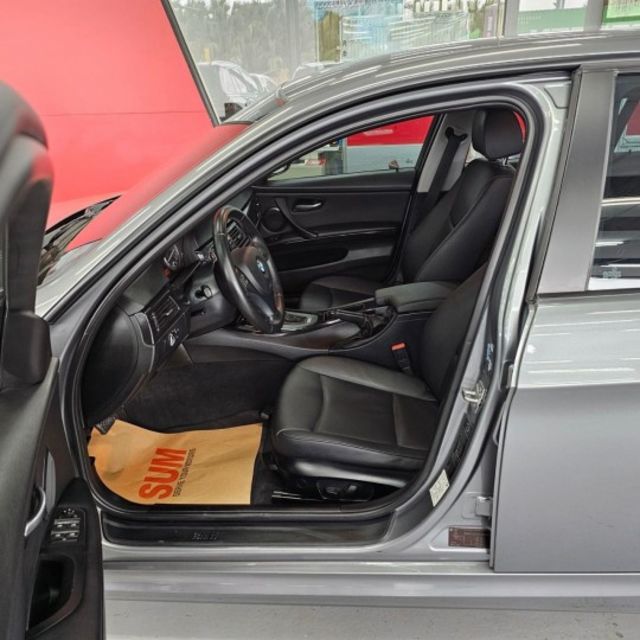 2010 BMW 320I 僅跑15萬 一年平均一萬 恆溫 SRS 電折 ISOFIX 後座出風口  第7張相片