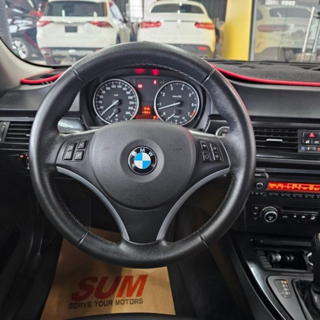 2010 BMW 320I 僅跑15萬 一年平均一萬 恆溫 SRS 電折 ISOFIX 後座出風口  第10張相片