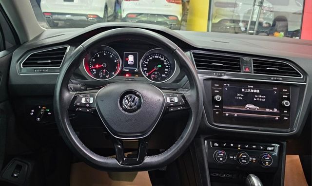 2019 VW TIGUAN 330 TSI IKEY 摸門 ACC AEB 電尾門 後座出風口 360環景 倒車影像  第11張相片