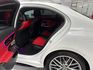 2023 BENZ C43 日規滿配  僅跑1.7萬 選配全景 多光束頭燈 冷熱通風椅 紅黑內裝 抬顯  第8張縮圖