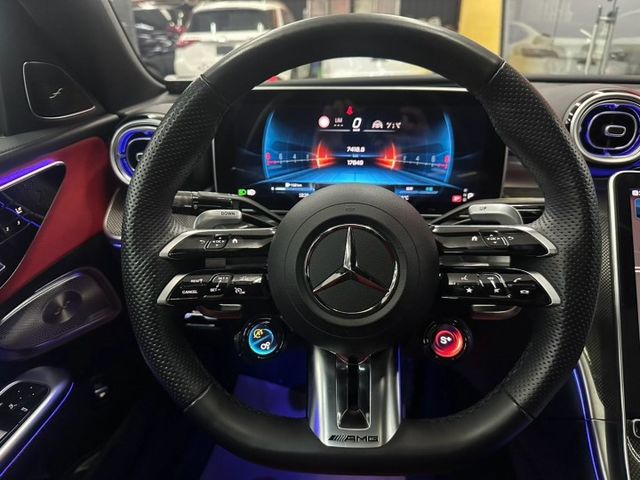 2023 BENZ C43 日規滿配  僅跑1.7萬 選配全景 多光束頭燈 冷熱通風椅 紅黑內裝 抬顯  第14張相片