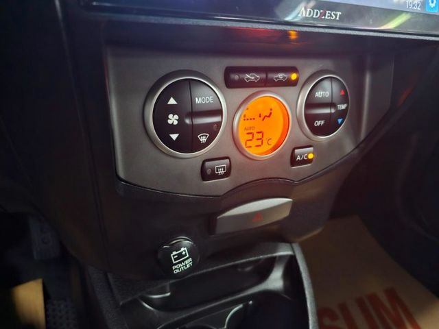 2016 NISSAN LIVINA 頂級 IKEY 摸門 恆溫 電折 安卓機 導航 倒車影像 小車大空間省油省稅金  第14張相片