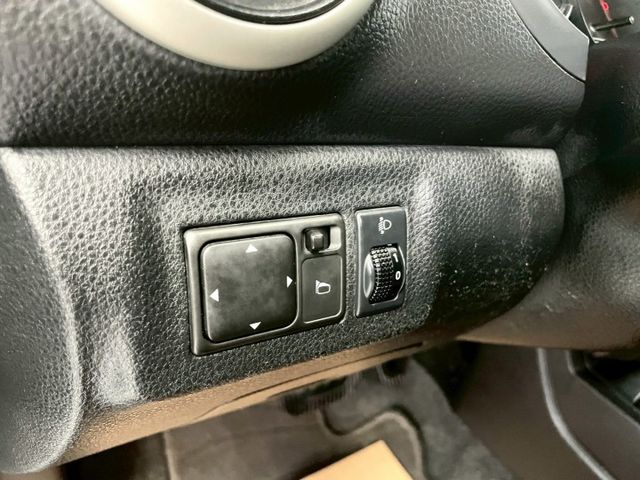 2012 NISSAN LIVINA 5人座 僅跑15萬 大空間 1.6省油省稅金  第12張相片