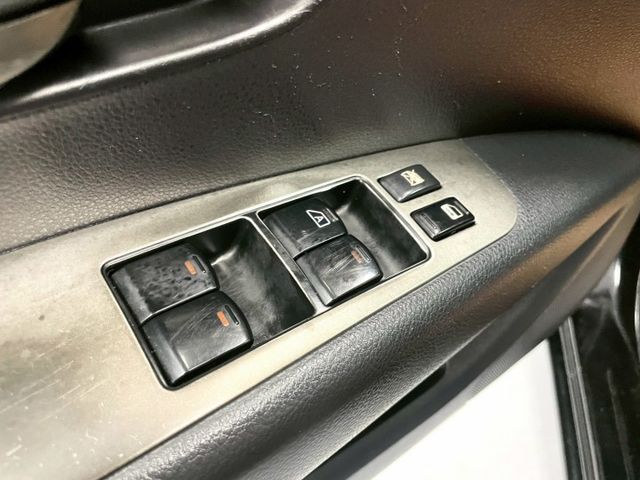 2012 NISSAN LIVINA 5人座 僅跑15萬 大空間 1.6省油省稅金  第13張相片