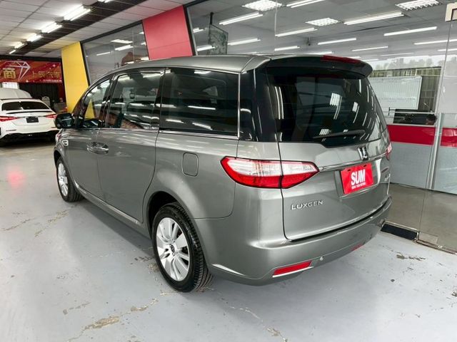 2013 LUXGEN MPV 僅跑6萬 全網最低里程 IKEY 360 雙邊電動門 JBL 天窗 電動座椅  第2張相片