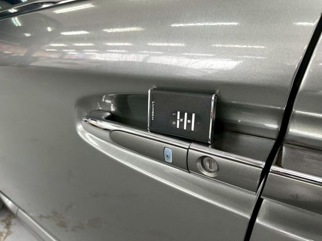 2013 LUXGEN MPV 僅跑6萬 全網最低里程 IKEY 360 雙邊電動門 JBL 天窗 電動座椅  第16張相片