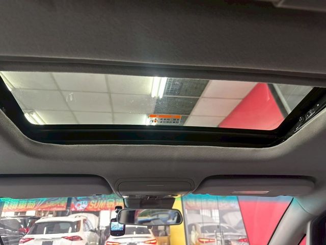 2013 LUXGEN MPV 僅跑6萬 全網最低里程 IKEY 360 雙邊電動門 JBL 天窗 電動座椅  第18張相片
