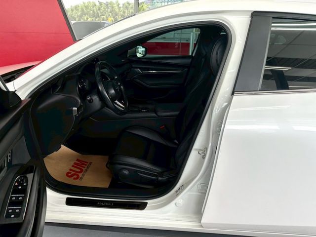 2021 MAZDA3 一手僅跑5萬 原廠保養 摸門 恆溫 盲點 ACC AEB ISOFIX 倒車影像  第9張相片