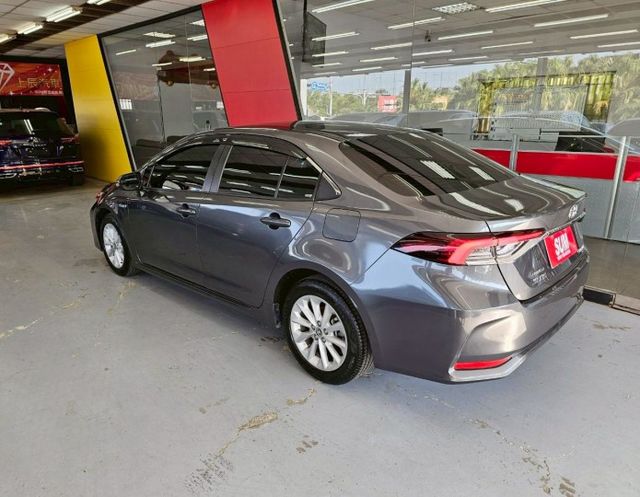 2019 TOYOTA ALTIS 尊爵 IKEY 摸門 恆溫 ACC AEB 盲點 倒車影像 胎壓偵測  第2張相片