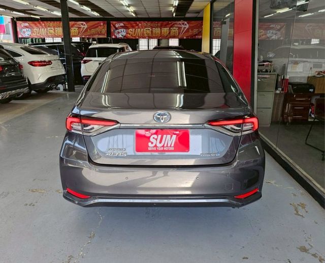 2019 TOYOTA ALTIS 尊爵 IKEY 摸門 恆溫 ACC AEB 盲點 倒車影像 胎壓偵測  第4張相片