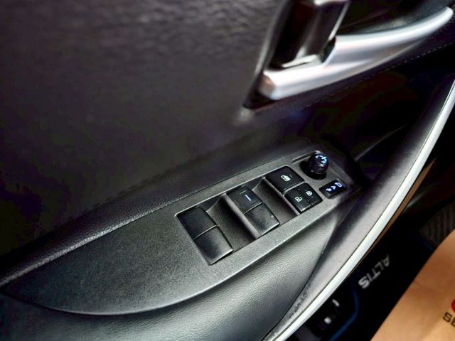 2019 TOYOTA ALTIS 尊爵 IKEY 摸門 恆溫 ACC AEB 盲點 倒車影像 胎壓偵測  第11張相片