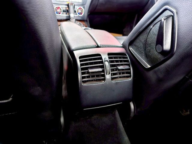 2012 BENZ C250 1.8 IKEY 摸門 H/K L7 安卓機 還在看國產車嗎 給你cp值最高的進口車  第12張相片