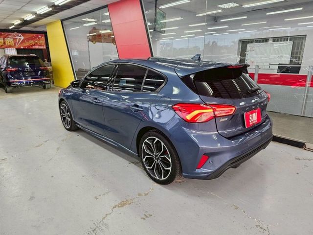 2020 FORD FOCUS ST-LINE 僅跑3萬 IKEY 摸門 B&O HUD ACC  選360環景 電尾門  第2張相片