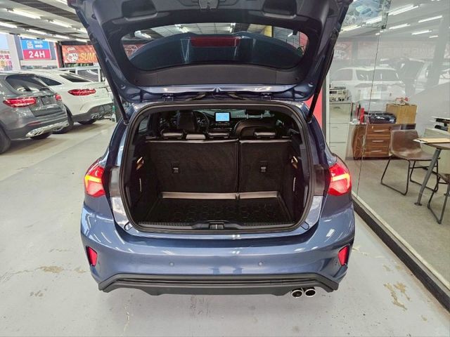 2020 FORD FOCUS ST-LINE 僅跑3萬 IKEY 摸門 B&O HUD ACC  選360環景 電尾門  第9張相片