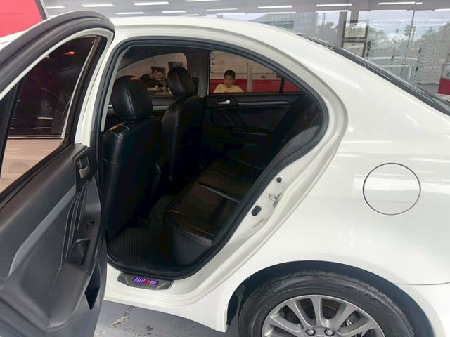 2013 三菱 FORTIS 僅跑14萬 原廠保養 恆溫 倒車影像 行車紀錄器 電折 定速系統 抬顯  第8張相片
