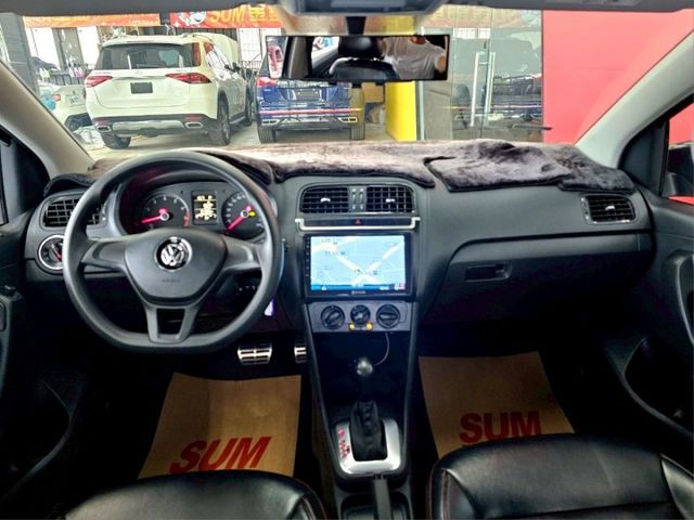 2015 VW POLO 一手女用僅跑8萬 導航 倒車影像 給你國產車的價格 進口車的安全性  第6張相片