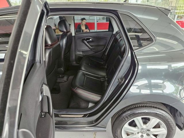 2015 VW POLO 一手女用僅跑8萬 導航 倒車影像 給你國產車的價格 進口車的安全性  第8張相片