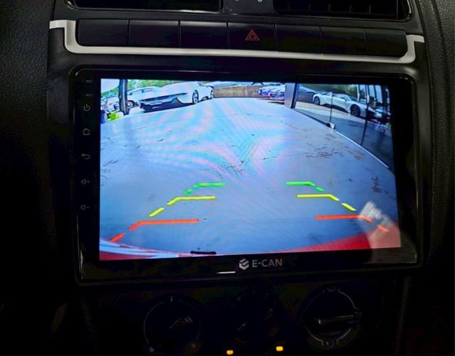 2015 VW POLO 一手女用僅跑8萬 導航 倒車影像 給你國產車的價格 進口車的安全性  第16張相片