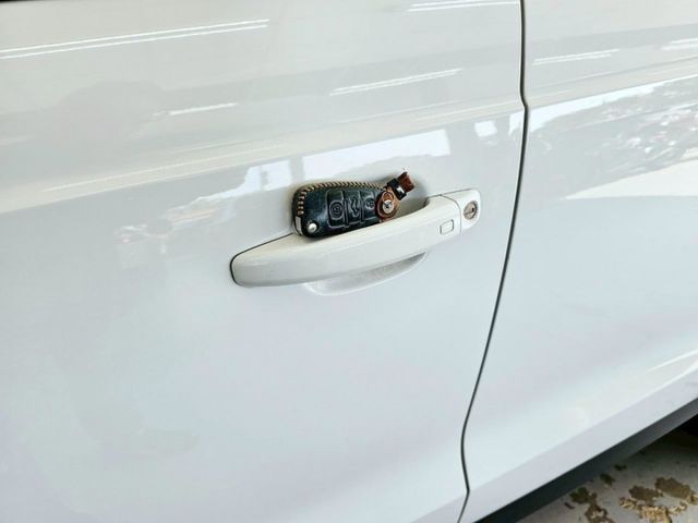 2015 AUDI Q3 僅跑12萬 恆溫 定速 電動座椅 摸門 KW V3避震 BREMBO卡鉗  第11張相片