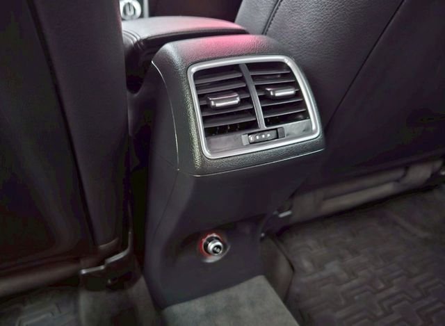 2015 AUDI Q3 僅跑12萬 恆溫 定速 電動座椅 摸門 KW V3避震 BREMBO卡鉗  第20張相片