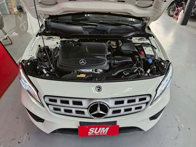 2017 BENZ GLA180 AMG 總代理 電折 記憶座椅 定速 後座出風口  第5張相片